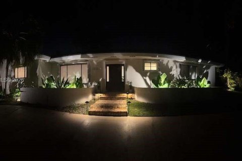 Villa ou maison à vendre à Cutler Bay, Floride: 5 chambres, 242.38 m2 № 2025211 - photo 11