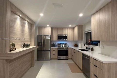 Villa ou maison à vendre à Cutler Bay, Floride: 5 chambres, 242.38 m2 № 2025211 - photo 6