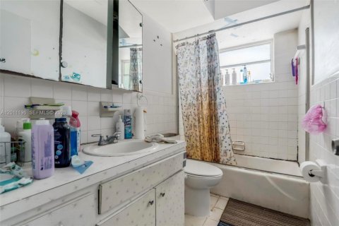 Immobilier commercial à vendre à Hollywood, Floride: 303.42 m2 № 2075250 - photo 15