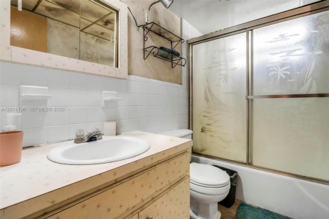Immobilier commercial à vendre à Hollywood, Floride: 303.42 m2 № 2075250 - photo 8