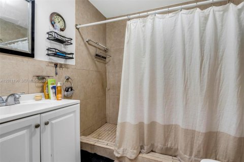 Immobilier commercial à vendre à Hollywood, Floride: 303.42 m2 № 2075250 - photo 17