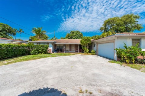 Immobilier commercial à Hollywood, Floride 303.42 m2 № 2075250