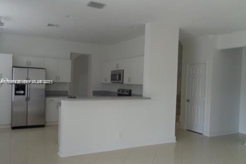 Condominio en alquiler en Margate, Florida, 4 dormitorios, 240.9 m2 № 1993603 - foto 7