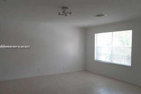 Condominio en alquiler en Margate, Florida, 4 dormitorios, 240.9 m2 № 1993603 - foto 13