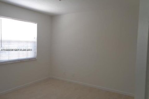 Condominio en alquiler en Margate, Florida, 4 dormitorios, 240.9 m2 № 1993603 - foto 18