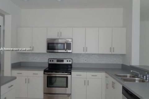 Condominio en alquiler en Margate, Florida, 4 dormitorios, 240.9 m2 № 1993603 - foto 4