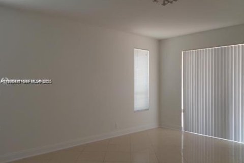 Condominio en alquiler en Margate, Florida, 4 dormitorios, 240.9 m2 № 1993603 - foto 9