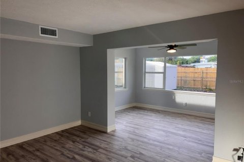 Villa ou maison à vendre à Orlando, Floride: 3 chambres, 118.91 m2 № 2411432 - photo 17