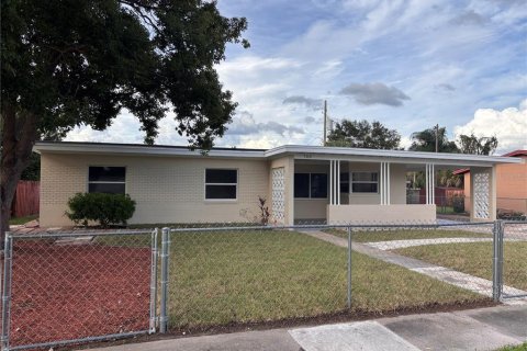 Villa ou maison à vendre à Orlando, Floride: 3 chambres, 118.91 m2 № 2411432 - photo 2