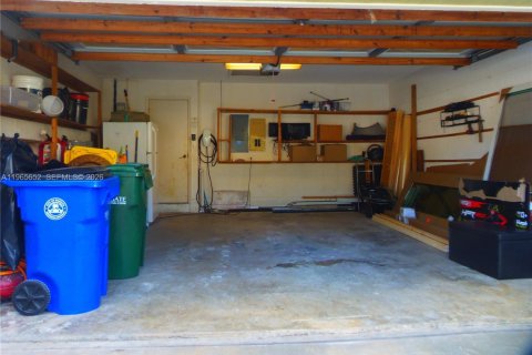 House in Margate, Florida 3 bedrooms, 191.19 sq.m. № 2027297 - photo 24