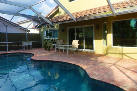 House in Margate, Florida 3 bedrooms, 191.19 sq.m. № 2027297 - photo 30