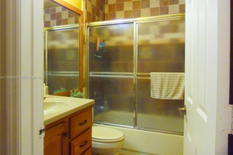 House in Margate, Florida 3 bedrooms, 191.19 sq.m. № 2027297 - photo 23