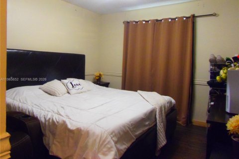 House in Margate, Florida 3 bedrooms, 191.19 sq.m. № 2027297 - photo 22