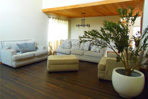 House in Margate, Florida 3 bedrooms, 191.19 sq.m. № 2027297 - photo 5