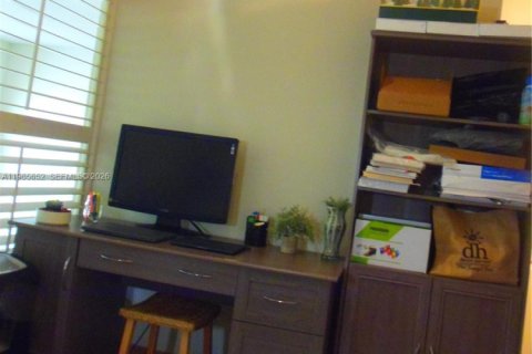 House in Margate, Florida 3 bedrooms, 191.19 sq.m. № 2027297 - photo 20