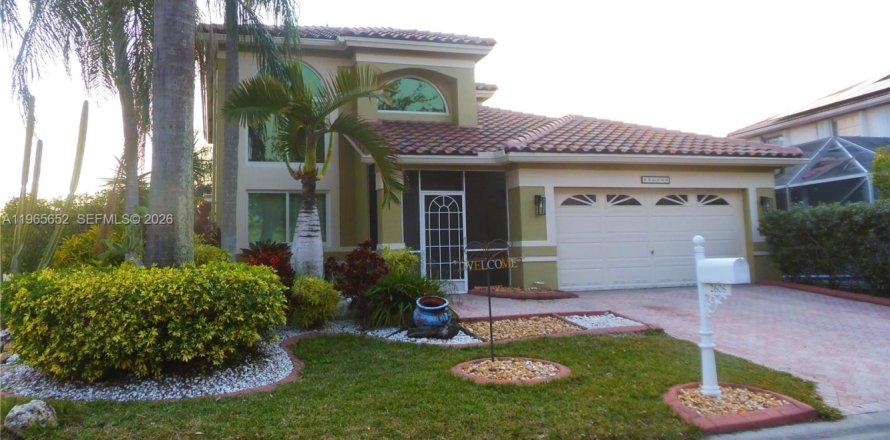 House in Margate, Florida 3 bedrooms, 191.19 sq.m. № 2027297