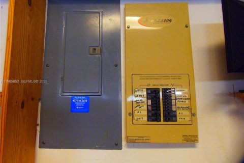 House in Margate, Florida 3 bedrooms, 191.19 sq.m. № 2027297 - photo 25