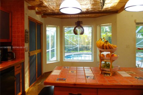 House in Margate, Florida 3 bedrooms, 191.19 sq.m. № 2027297 - photo 10