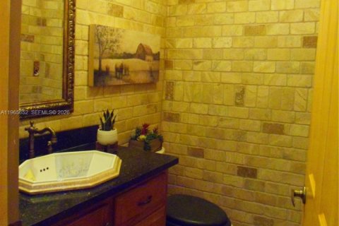 House in Margate, Florida 3 bedrooms, 191.19 sq.m. № 2027297 - photo 13