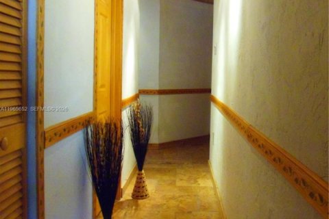 House in Margate, Florida 3 bedrooms, 191.19 sq.m. № 2027297 - photo 12