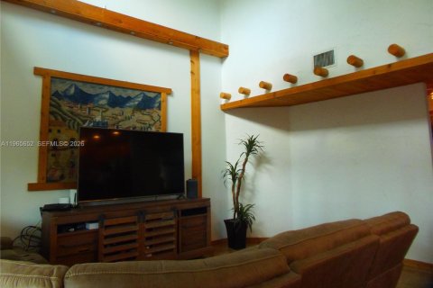 House in Margate, Florida 3 bedrooms, 191.19 sq.m. № 2027297 - photo 11