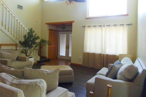 House in Margate, Florida 3 bedrooms, 191.19 sq.m. № 2027297 - photo 6