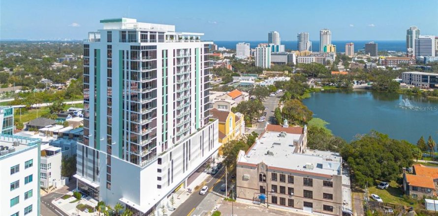 Condominio en Saint Petersburg, Florida, 2 dormitorios  № 2123629