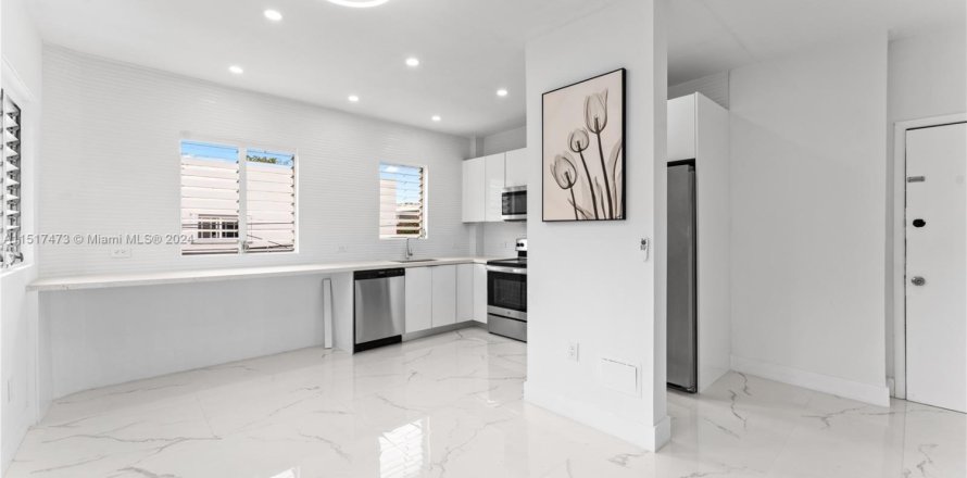 Кондоминиум с 1 спальней в Майами-Бич, Флорида № 1984929