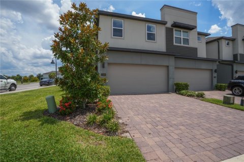 Townhouse in Winter Park, Florida 3 bedrooms, 214.79 sq.m. № 1912338 - photo 1