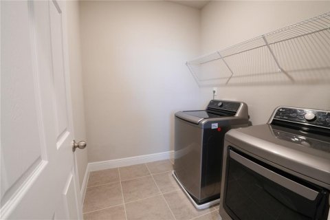 Townhouse in Winter Park, Florida 3 bedrooms, 214.79 sq.m. № 1912338 - photo 21