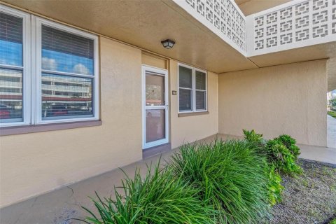 Condominio en venta en Saint Petersburg, Florida, 2 dormitorios, 96.15 m2 № 1827072 - foto 1