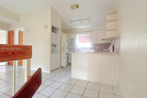 Снять в аренду кондоминиум в Хайалиа, Флорида 2 спальни, 71.07м2, № 2079976 - фото 4
