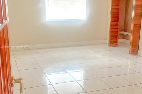 Снять в аренду кондоминиум в Хайалиа, Флорида 2 спальни, 71.07м2, № 2079976 - фото 23