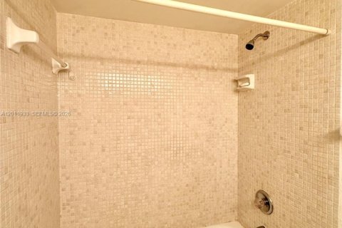Купить кондоминиум в Майами, Флорида 4 комнаты, 108.7м2, № 2087126 - фото 23