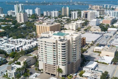 Condo in Sarasota, Florida, 2 bedrooms  № 1526523 - photo 1