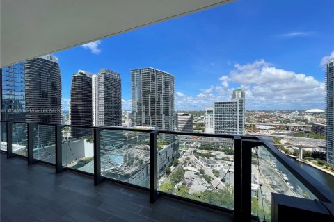 Condo in Miami, Florida, 1 bedroom  № 1811690 - photo 1