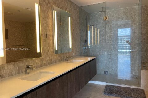 Condo in Miami, Florida, 1 bedroom  № 1811690 - photo 16