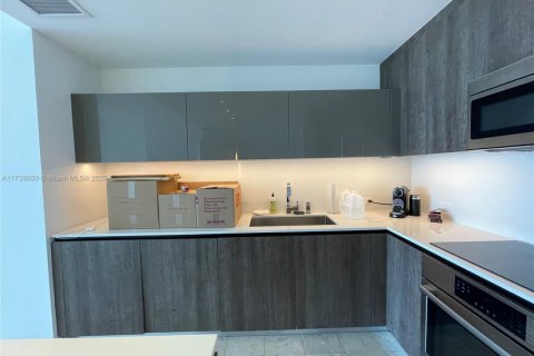 Condo in Miami, Florida, 1 bedroom  № 1811690 - photo 10