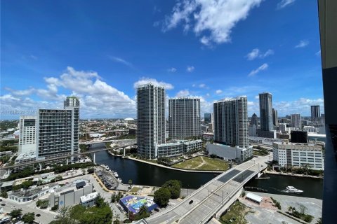 Condo in Miami, Florida, 1 bedroom  № 1811690 - photo 5