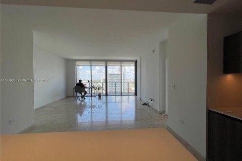 Condo in Miami, Florida, 1 bedroom  № 1811690 - photo 8