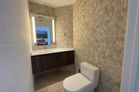 Condo in Miami, Florida, 1 bedroom  № 1811690 - photo 12