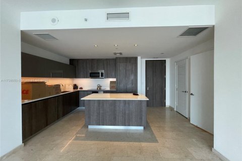 Condo in Miami, Florida, 1 bedroom  № 1811690 - photo 9