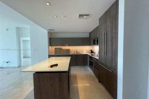 Condo in Miami, Florida, 1 bedroom  № 1811690 - photo 11