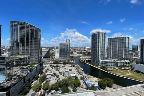 Condo in Miami, Florida, 1 bedroom  № 1811690 - photo 2