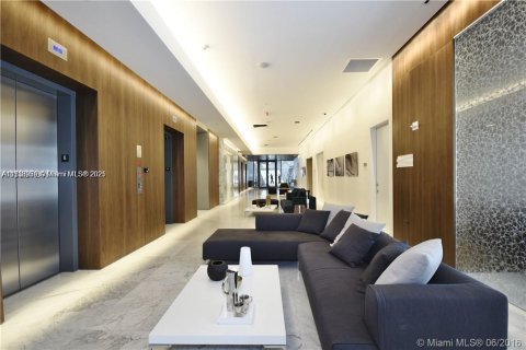 Condo in Miami, Florida, 1 bedroom  № 1811690 - photo 23