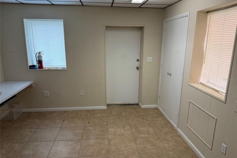 Immobilier commercial à louer à Gainesville, Floride: 286.14 m2 № 2355120 - photo 4