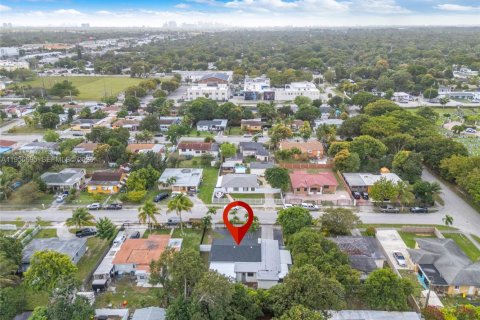 Купить виллу или дом в Майами, Флорида 2 спальни, 157.93м2, № 2011405 - фото 4