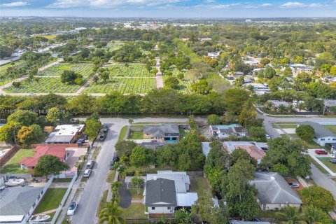 Купить виллу или дом в Майами, Флорида 2 спальни, 157.93м2, № 2011405 - фото 7