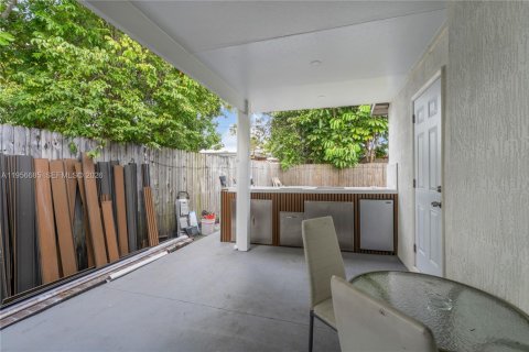 Купить виллу или дом в Майами, Флорида 2 спальни, 157.93м2, № 2011405 - фото 17