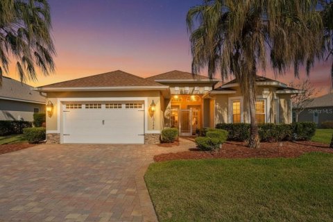 House in Oxford, Florida 4 bedrooms, 215.44 sq.m. № 2122294